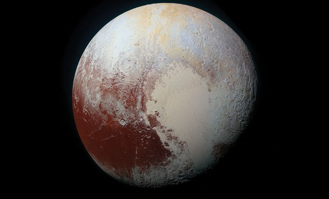 La sonda New Horizons ci regala l’iconico “cuore” di Plutone, scolpito nel ghiaccio d’azoto.